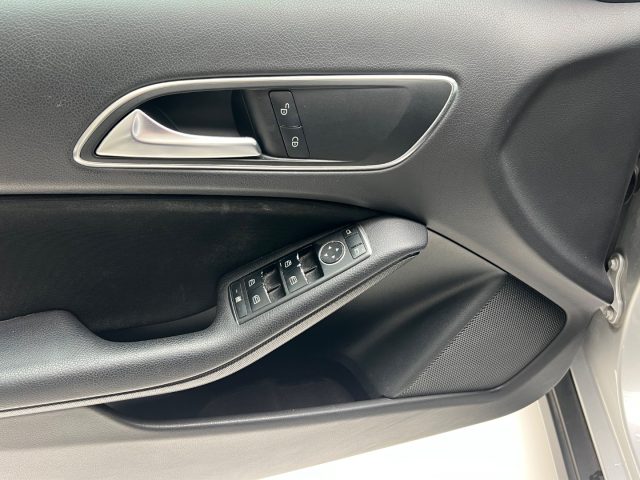 MERCEDES-BENZ GLA 180 usata, con Volante in pelle