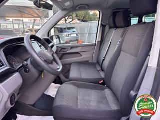 VOLKSWAGEN Caravelle usata, con USB