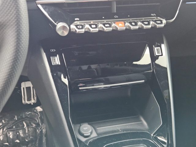 PEUGEOT 2008 usata, con Touch screen