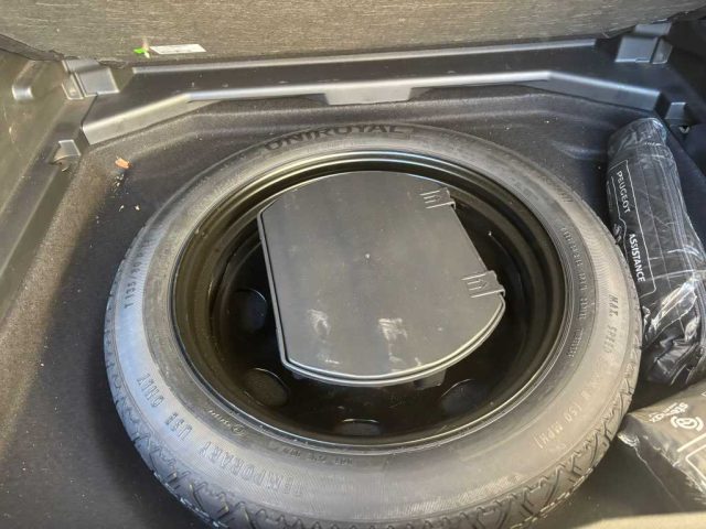 PEUGEOT 3008 usata, con Specchietti laterali elettrici