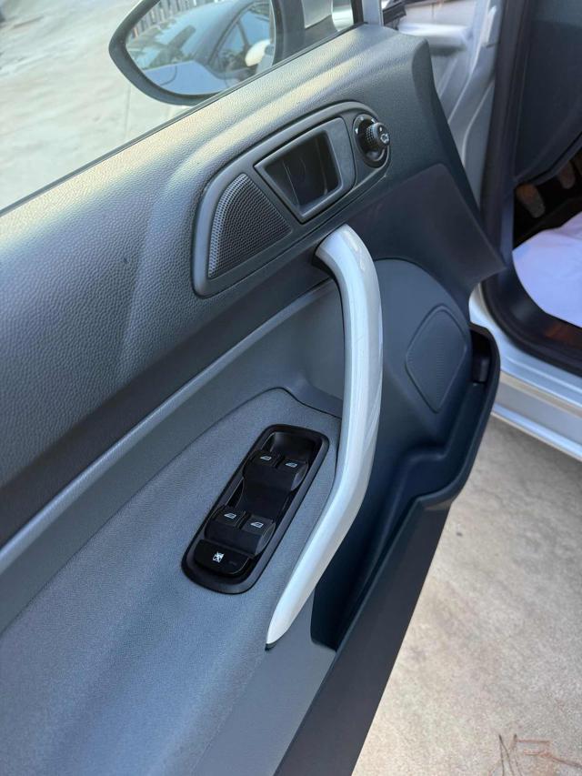 FORD Fiesta usata, con Sedile posteriore sdoppiato
