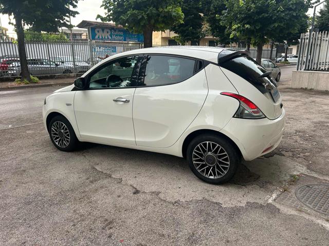 LANCIA Ypsilon usata, con Autoradio