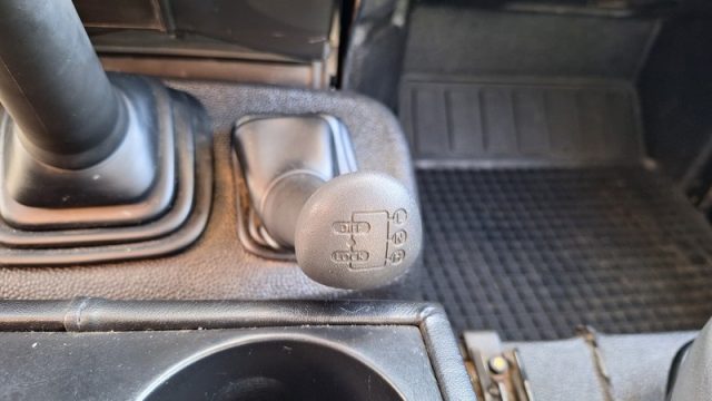 LAND ROVER Defender usata 28