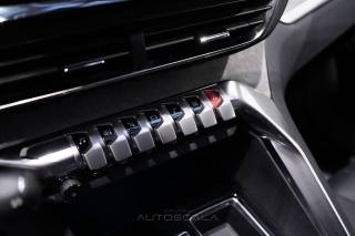 PEUGEOT 5008 usata, con Touch screen