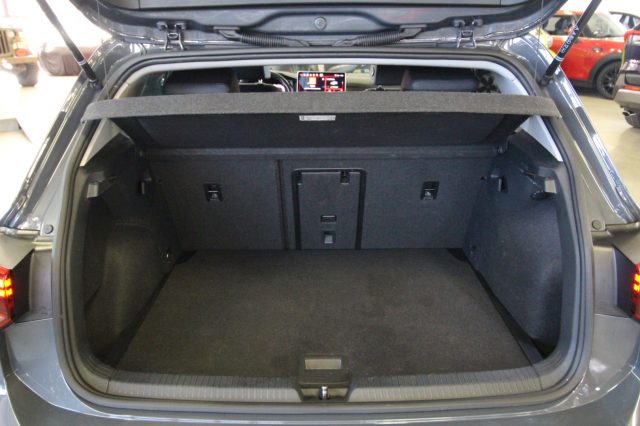 VOLKSWAGEN Golf usata, con Touch screen