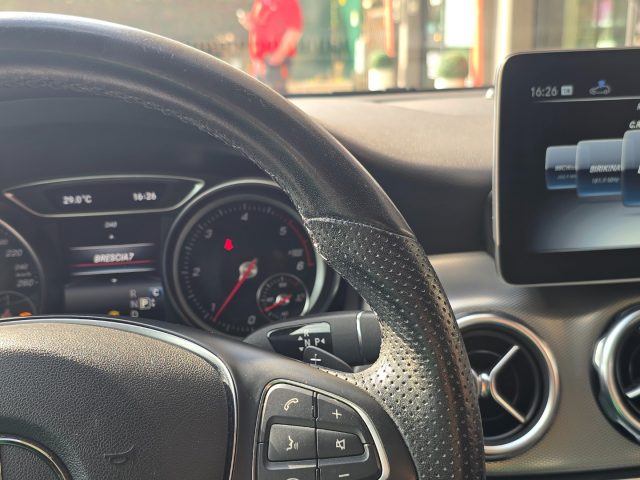 MERCEDES-BENZ GLA 200 usata, con Specchietti laterali elettrici