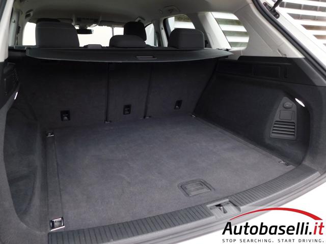 VOLKSWAGEN Touareg usata 63