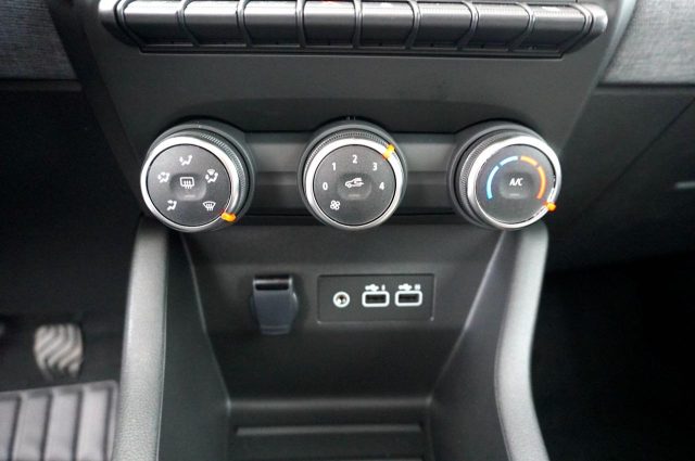 RENAULT Clio usata, con Sedili sportivi