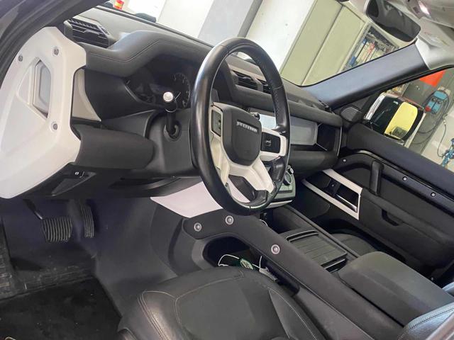 LAND ROVER Defender usata 8