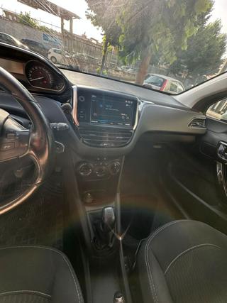 PEUGEOT 208 usata, con USB