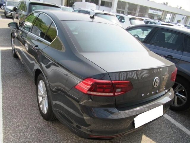 VOLKSWAGEN Passat usata, con Airbag