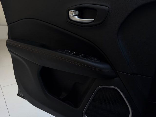 JEEP Compass usata, con Sedile posteriore sdoppiato