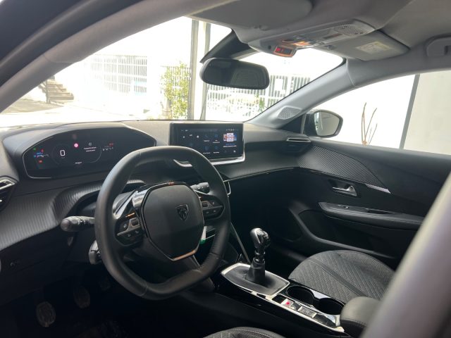 PEUGEOT 208 usata, con Volante in pelle