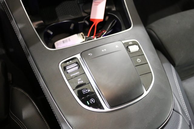 MERCEDES-BENZ E 220 usata 24