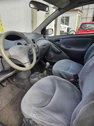 TOYOTA Yaris usata, con Sedile posteriore sdoppiato