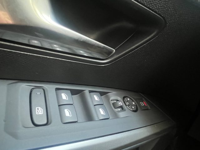 PEUGEOT 3008 usata, con Volante in pelle