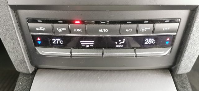 MERCEDES-BENZ E 220 usata, con Cronologia tagliandi