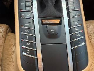 PORSCHE Macan usata, con Park Distance Control