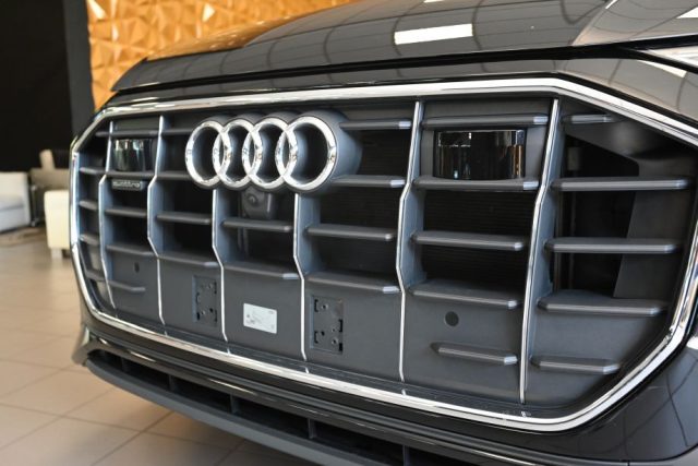 AUDI Q8 usata 100