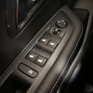 PEUGEOT 208 usata, con Volante multifunzione