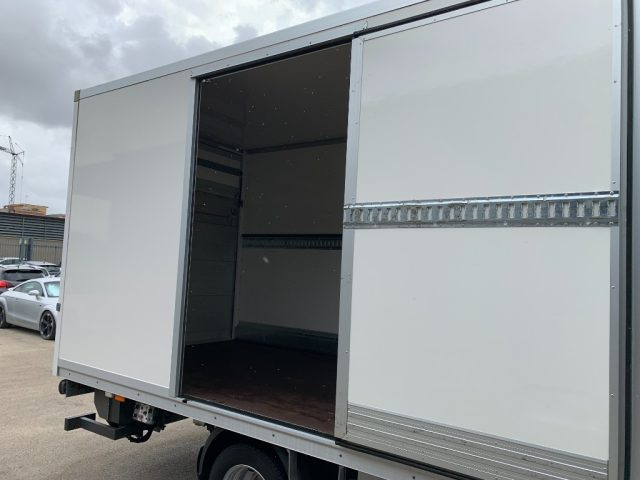 RENAULT Master usata, con Monitoraggio pressione pneumatici