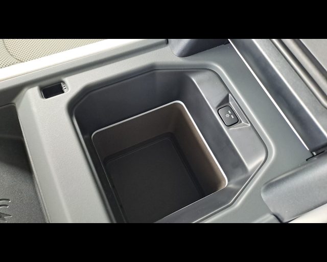 LAND ROVER Defender usata, con Adaptive Cruise Control