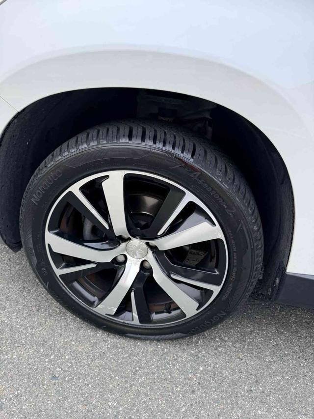 PEUGEOT 2008 usata, con Park Distance Control