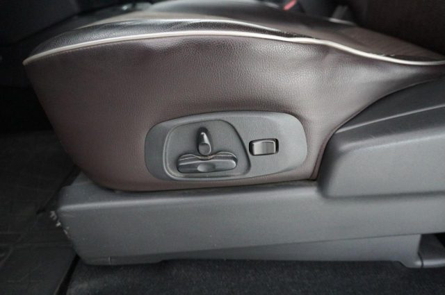 MITSUBISHI Pajero usata, con Regolazione elettrica sedili