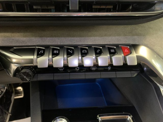 PEUGEOT 3008 usata, con USB