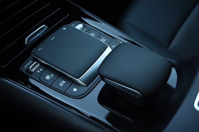MERCEDES-BENZ GLA 200 usata, con Controllo vocale