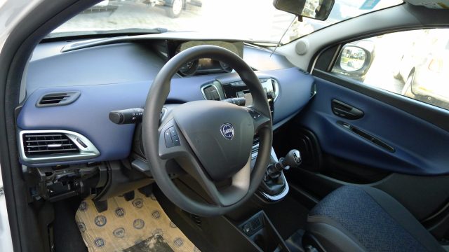 LANCIA Ypsilon usata, con Autoradio digitale