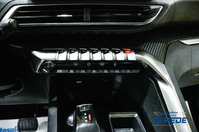 PEUGEOT 3008 usata, con Leve al volante
