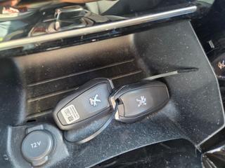 PEUGEOT 2008 usata, con Sedile posteriore sdoppiato