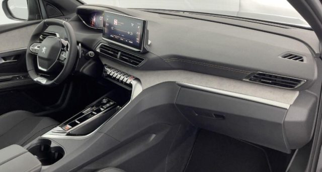 PEUGEOT 5008 usata, con Touch screen