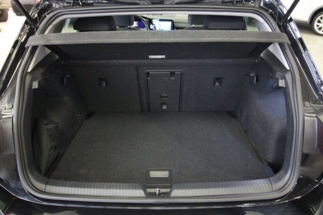 VOLKSWAGEN Golf usata, con Touch screen