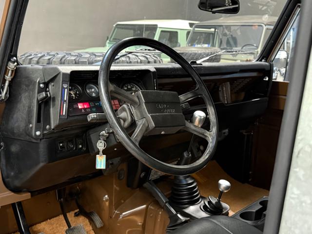 LAND ROVER Defender usata 9