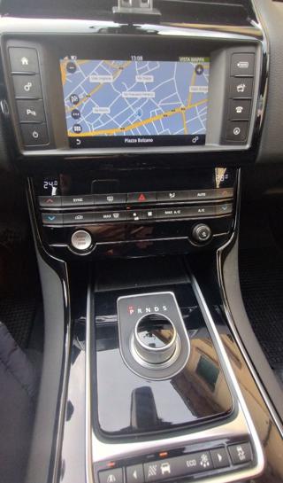 JAGUAR XE usata, con Sistema di navigazione