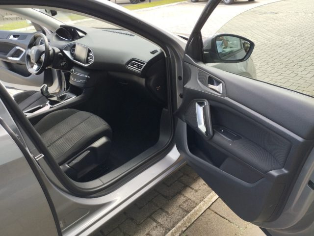 PEUGEOT 308 usata, con Sistema di navigazione