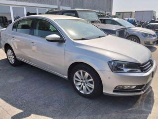 VOLKSWAGEN Passat berlina