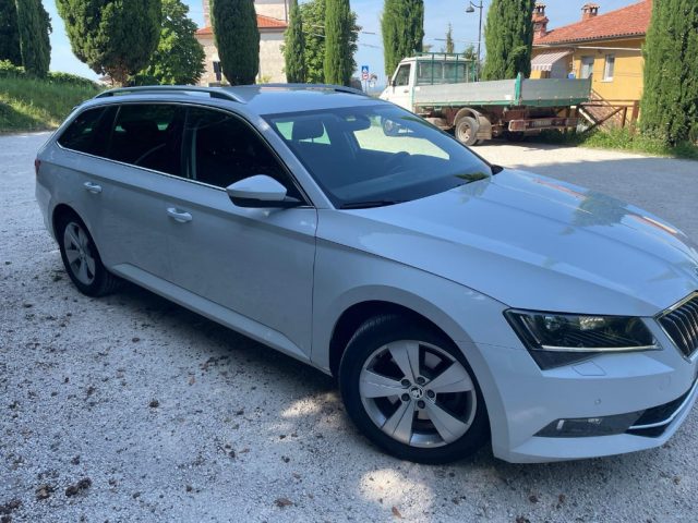 SKODA Superb usata, con Airbag