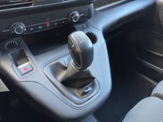 OPEL Combo usata, con Sensori di parcheggio posteriori