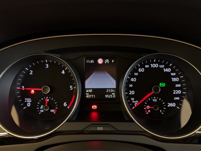 VOLKSWAGEN Passat usata 13
