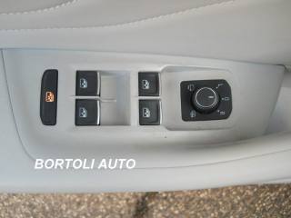 VOLKSWAGEN Passat Variant usata, con Luci diurne LED