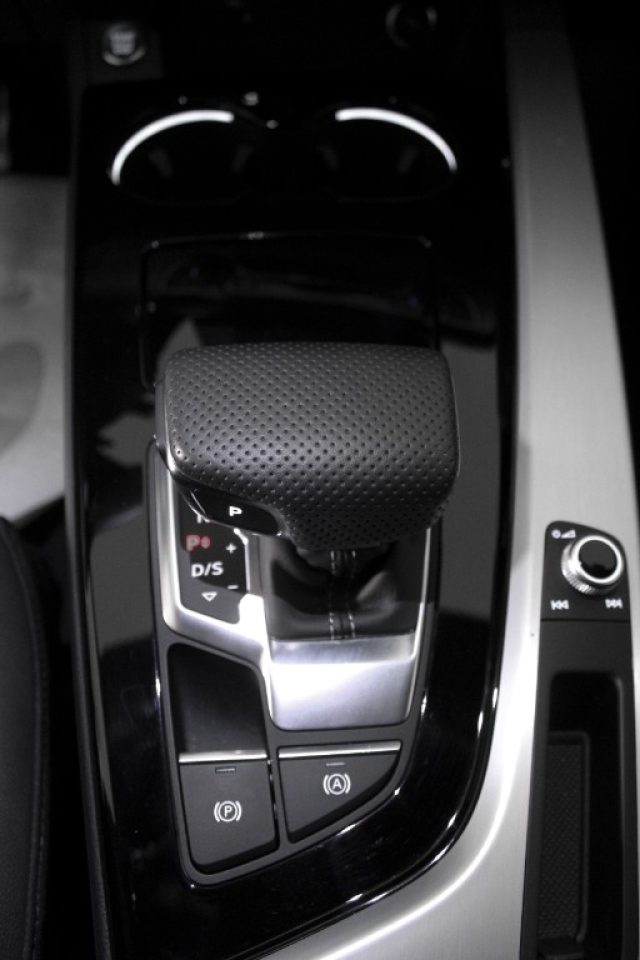 AUDI A4 usata, con Autoradio