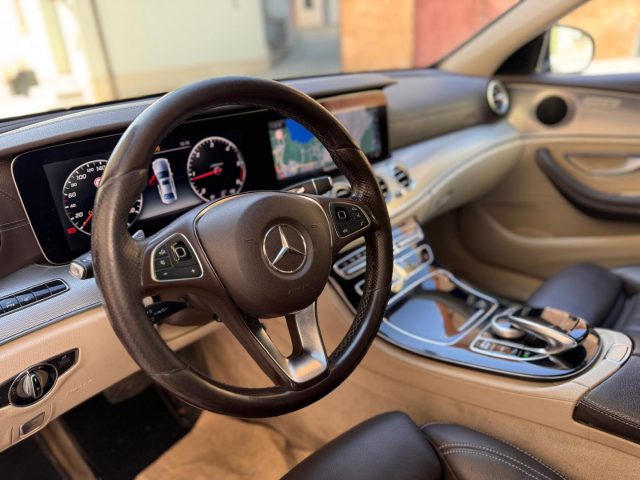 MERCEDES-BENZ E 220 usata, con Chiusura centralizzata