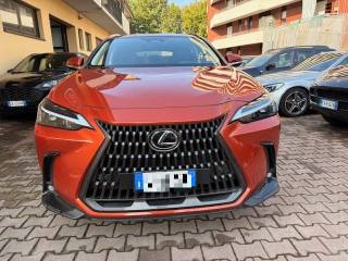 LEXUS NX 300h usata, con Airbag