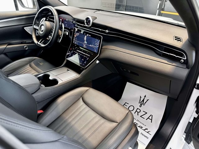 MASERATI Grecale usata, con Interni in pelle