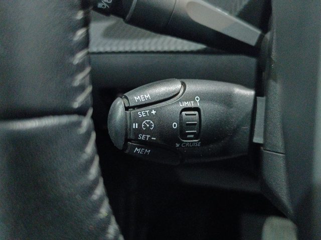 PEUGEOT 208 usata, con Sensori di parcheggio posteriori