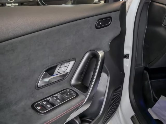MERCEDES-BENZ A 200 usata, con Park Distance Control