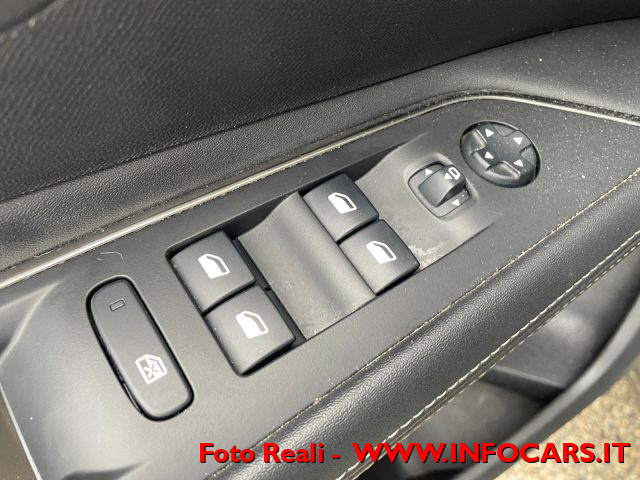 PEUGEOT 3008 usata, con Bracciolo